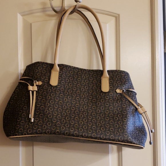 Guess Purse - Picture 2 of 6